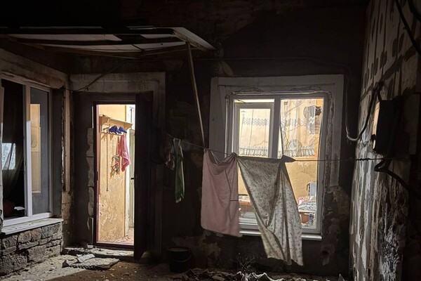 Ночные взрывы в Одессе: БпЛА попал в жилой дом (обновлено) фото