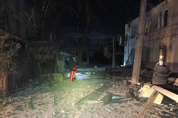Ночные взрывы в Одессе: БпЛА попал в жилой дом (обновлено) фото 1