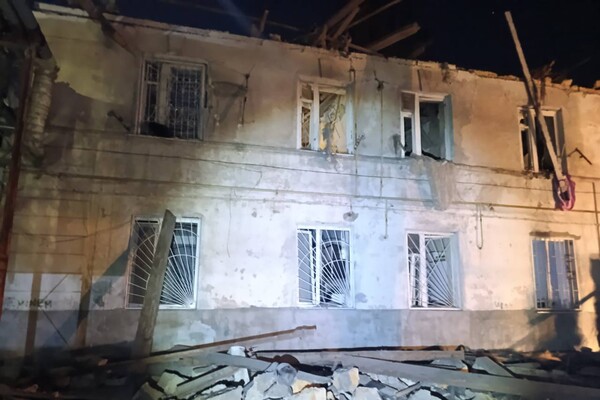 Ночные взрывы в Одессе: БпЛА попал в жилой дом (обновлено) фото 2
