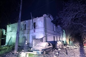 Ночные взрывы в Одессе: БпЛА попал в жилой дом (обновлено) фото 3