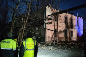 Ночные взрывы в Одессе: БпЛА попал в жилой дом (обновлено) фото 4