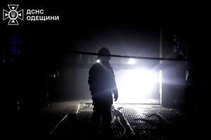 Ночной обстрел Одессы: под ударом оказался промышленный объект фото