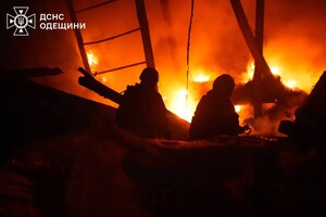 Ночной обстрел Одессы: под ударом оказался промышленный объект фото 3