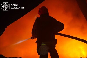 Ночной обстрел Одессы: под ударом оказался промышленный объект фото 5