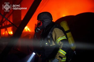 Ночной обстрел Одессы: под ударом оказался промышленный объект фото 6