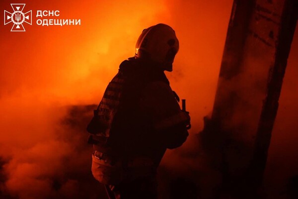 Ночной обстрел Одессы: под ударом оказался промышленный объект фото 8