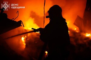 Ночной обстрел Одессы: под ударом оказался промышленный объект фото 9