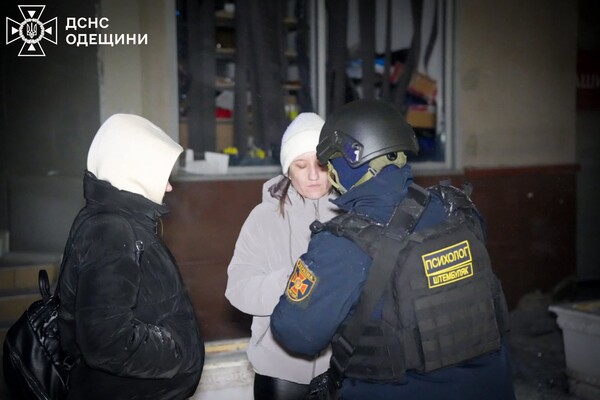 Масований дроновий обстріл Одеси: під ударом опинилися житлові будинки (оновлено) фото 1