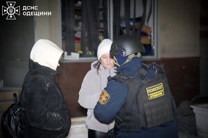 Масований дроновий обстріл Одеси: під ударом опинилися житлові будинки (оновлено) фото 1