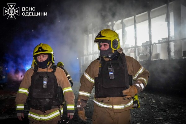 Масований дроновий обстріл Одеси: під ударом опинилися житлові будинки (оновлено) фото 4