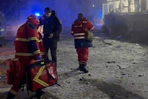 Масований дроновий обстріл Одеси: під ударом опинилися житлові будинки (оновлено) фото 6