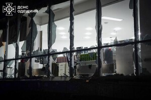 Масований дроновий обстріл Одеси: під ударом опинилися житлові будинки (оновлено) фото 8