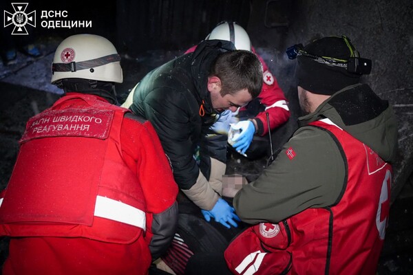 Масований дроновий обстріл Одеси: під ударом опинилися житлові будинки (оновлено) фото 10
