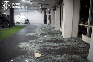 Масований дроновий обстріл Одеси: під ударом опинилися житлові будинки (оновлено) фото 20