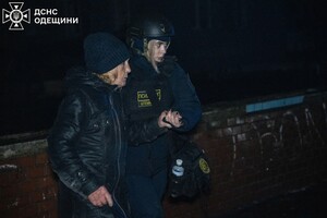 Одессу атаковали ударные БпЛА: под обстрелом оказался объект инфраструктуры, есть постраждавший (обновлено) фото 1