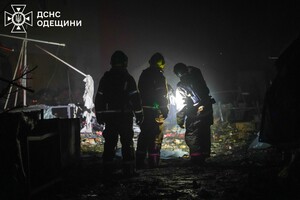 Одессу атаковали ударные БпЛА: под обстрелом оказался объект инфраструктуры, есть постраждавший (обновлено) фото 3