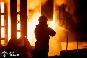 Одессу атаковали ударные БпЛА: под обстрелом оказался объект инфраструктуры, есть постраждавший (обновлено) фото 4