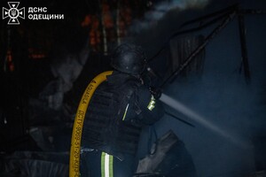 Одессу атаковали ударные БпЛА: под обстрелом оказался объект инфраструктуры, есть постраждавший (обновлено) фото 5