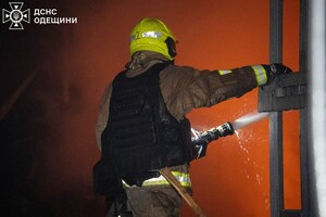 Одессу атаковали ударные БпЛА: под обстрелом оказался объект инфраструктуры, есть постраждавший (обновлено) фото 7