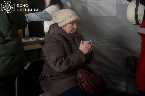 Одессу атаковали ударные БпЛА: под обстрелом оказался объект инфраструктуры, есть постраждавший (обновлено) фото 14