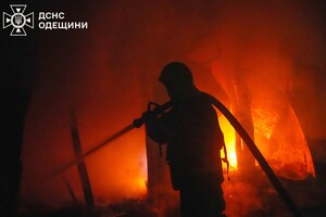 Одессу атаковали ударные БпЛА: под обстрелом оказался объект инфраструктуры, есть постраждавший (обновлено) фото 15