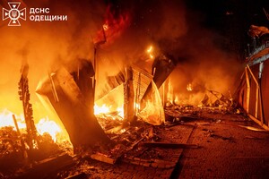 Одессу атаковали ударные БпЛА: под обстрелом оказался объект инфраструктуры, есть постраждавший (обновлено) фото 16