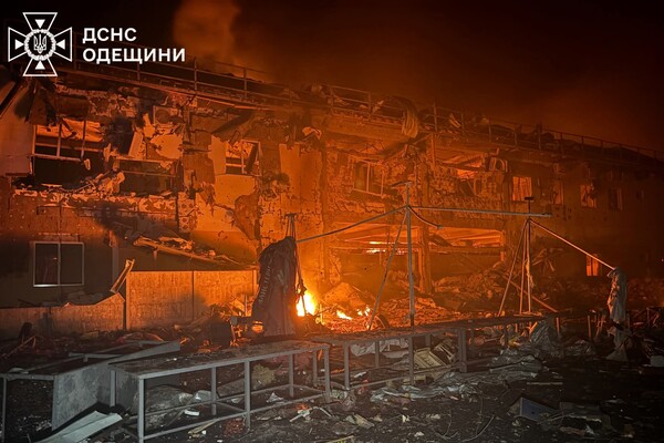 Одессу атаковали ударные БпЛА: под обстрелом оказался объект инфраструктуры, есть постраждавший (обновлено) фото 18