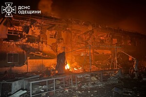 Одессу атаковали ударные БпЛА: под обстрелом оказался объект инфраструктуры, есть постраждавший (обновлено) фото 18