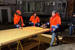 Одессу атаковали ударные БпЛА: под обстрелом оказался объект инфраструктуры, есть постраждавший (обновлено) фото 24