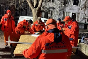 Одессу атаковали ударные БпЛА: под обстрелом оказался объект инфраструктуры, есть постраждавший (обновлено) фото 25