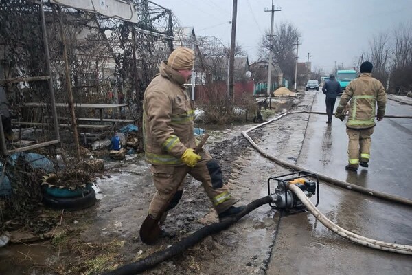В Одесской области подтопило частные дома: подробности от спасателей фото 1