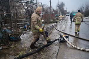 В Одесской области подтопило частные дома: подробности от спасателей фото 1