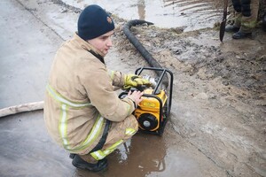 В Одесской области подтопило частные дома: подробности от спасателей фото 3