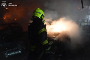 Вечірня атака БпЛА на Одесу: є влучання в житлову багатоповерхівку, постраждали люди (оновлено) фото 3