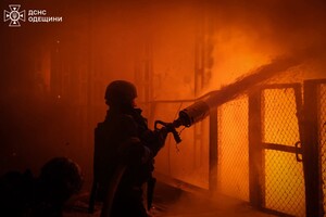 Вечірня атака БпЛА на Одесу: є влучання в житлову багатоповерхівку, постраждали люди (оновлено) фото 4