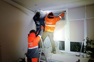 Вечірня атака БпЛА на Одесу: є влучання в житлову багатоповерхівку, постраждали люди (оновлено) фото 13