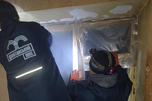 Вечірня атака БпЛА на Одесу: є влучання в житлову багатоповерхівку, постраждали люди (оновлено) фото 16