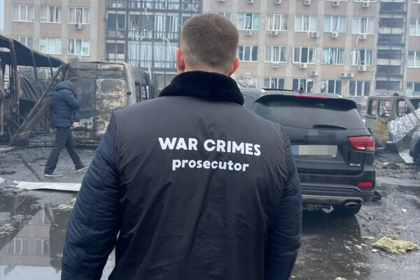 Вечірня атака БпЛА на Одесу: є влучання в житлову багатоповерхівку, постраждали люди (оновлено) фото 21