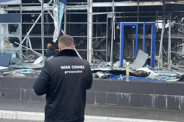 Вечірня атака БпЛА на Одесу: є влучання в житлову багатоповерхівку, постраждали люди (оновлено) фото 24