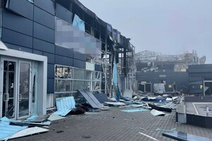 Вечірня атака БпЛА на Одесу: є влучання в житлову багатоповерхівку, постраждали люди (оновлено) фото 26