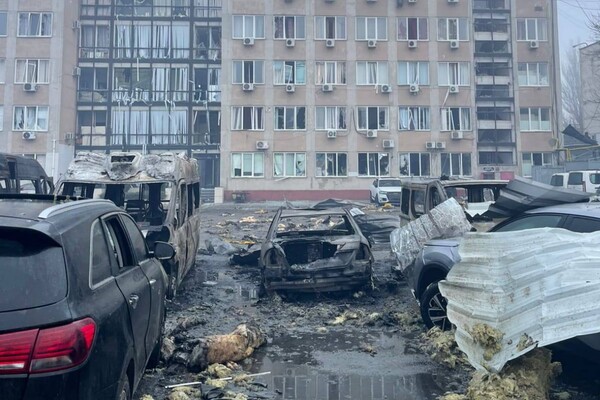 Вечірня атака БпЛА на Одесу: є влучання в житлову багатоповерхівку, постраждали люди (оновлено) фото 28