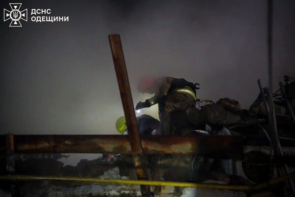 Дроновий удар по будинку в Одесі: під завалами виявили тіло жінки фото 3