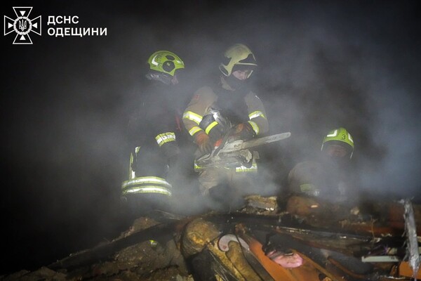 Дроновий удар по будинку в Одесі: під завалами виявили тіло жінки фото 5