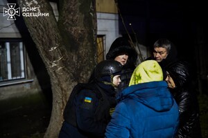 Дроновий удар по будинку в Одесі: під завалами виявили тіло жінки фото 11