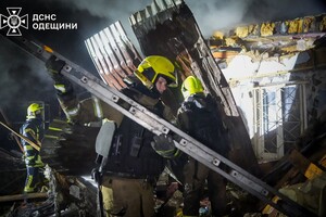 Дроновий удар по будинку в Одесі: під завалами виявили тіло жінки фото 21