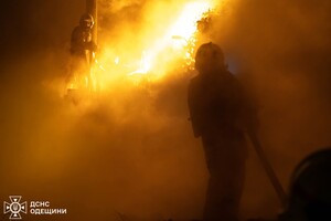 Ночью РФ атаковала Одессу БПЛА: есть повреждения домов и железнодорожных объектов фото 1