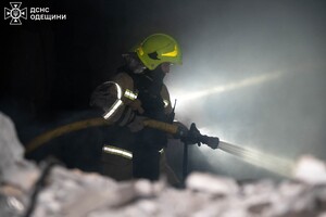 Ночью РФ атаковала Одессу БПЛА: есть повреждения домов и железнодорожных объектов фото 2