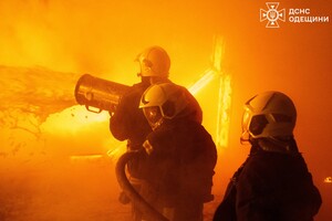 Ночью РФ атаковала Одессу БПЛА: есть повреждения домов и железнодорожных объектов фото 4