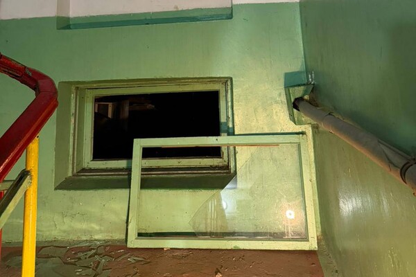 Ночью РФ атаковала Одессу БПЛА: есть повреждения домов и железнодорожных объектов фото 5