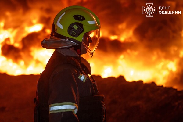 Ночью РФ атаковала Одессу БПЛА: есть повреждения домов и железнодорожных объектов фото 6